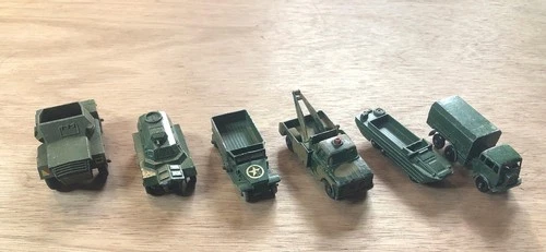 Mixed bag of vintage military die-cast military vehicles - Lesney and Dinky