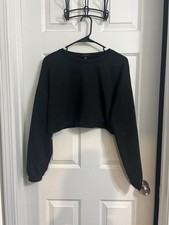 Women's Black Cropped Pullover Sweatshirt Crew Neck Long Sleeve