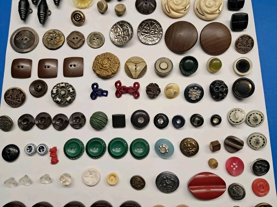 Vintage Button Lot Mixed Colors & Sizes - Image 3 of 4
