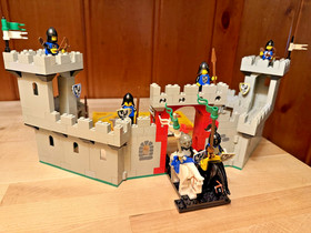 Lego  6073-1 Black Falcons Knights Castle with mini figures