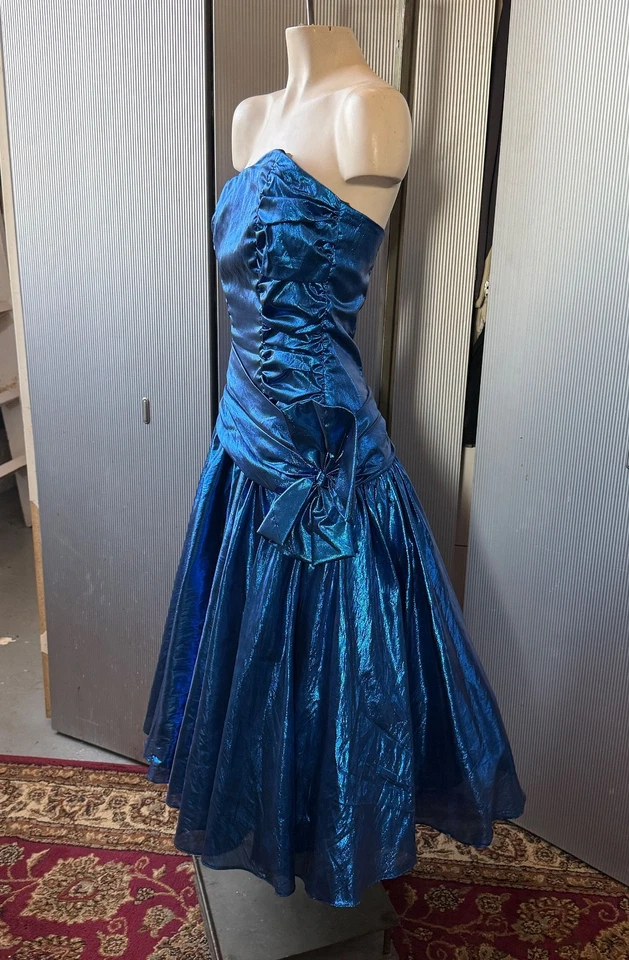 Vestido de fiesta vintage años 80 90 Zum Zum metálico iridiscente azul lamé lámina graduación Foto 3 de 4