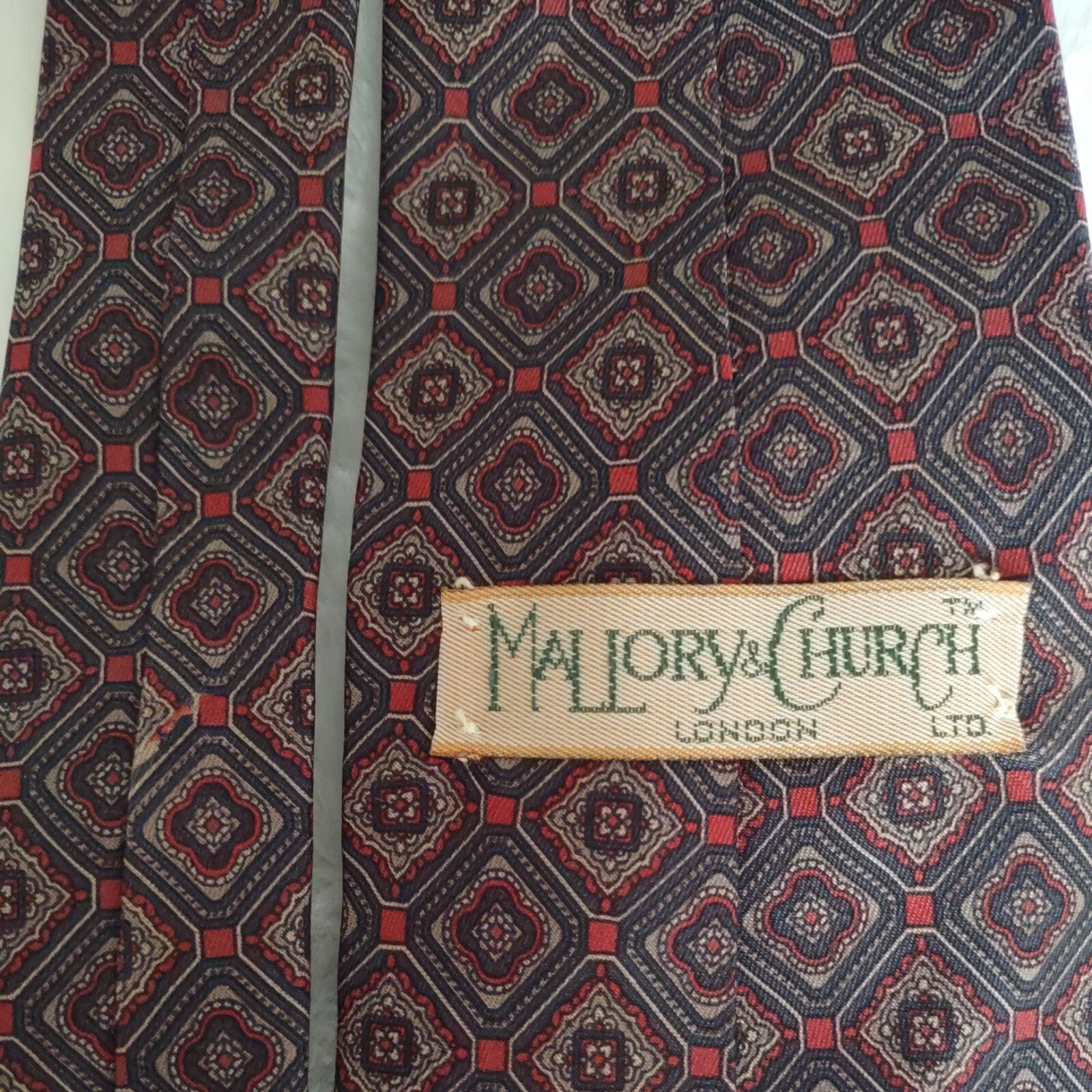 VTG Mallory & Church All Silk Men's Tie gray, red Gem
