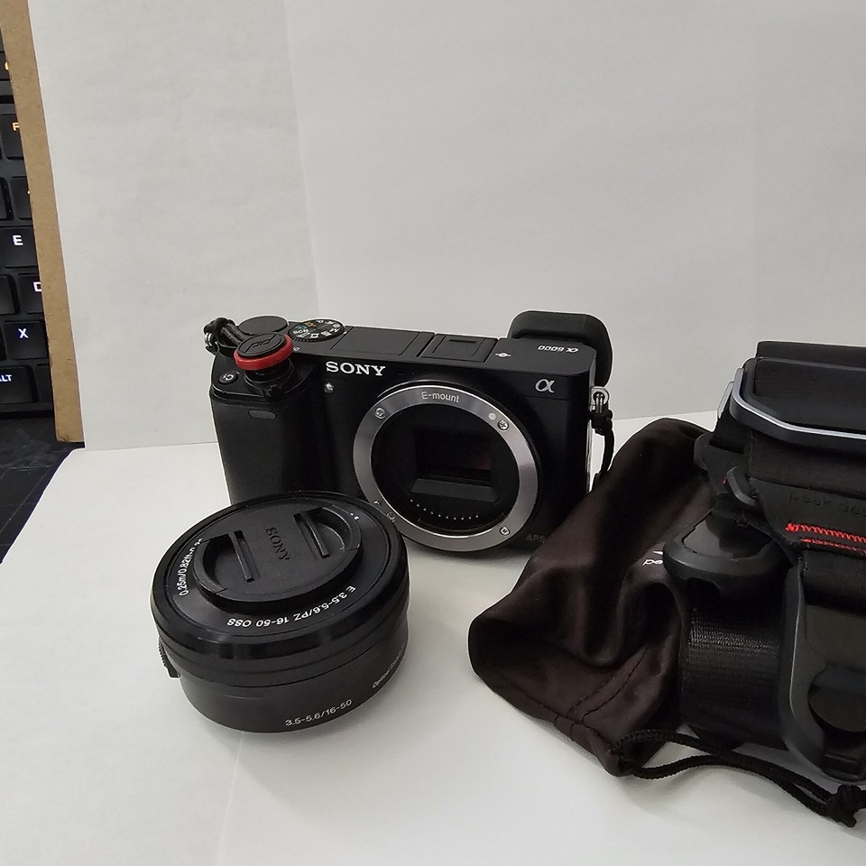 Sony Alpha a6000 Mirrorless Camera with 1650mm Retractable Lens