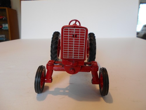 Vintage 1969 Ertl 1:16th Scale International 544 Wide Front Tractor, #414, Used - Picture 8 of 16
