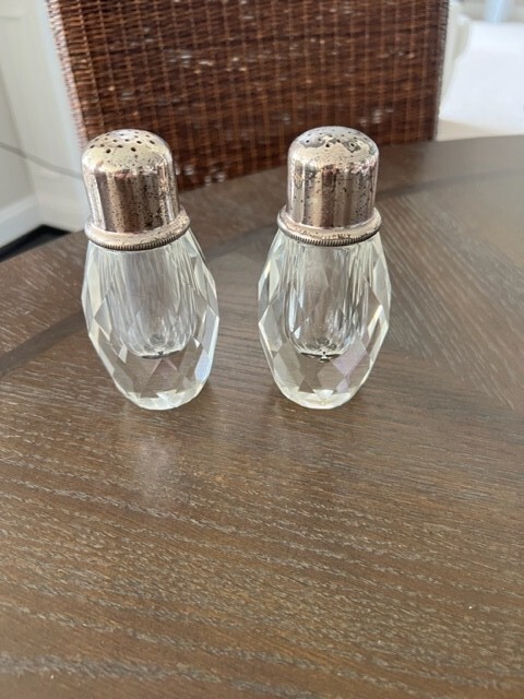 VINTAGE PAIR OF HEAVY CRYSTAL SALT & PEPPER SHAKERS WITH SILVER PLATE TOPS