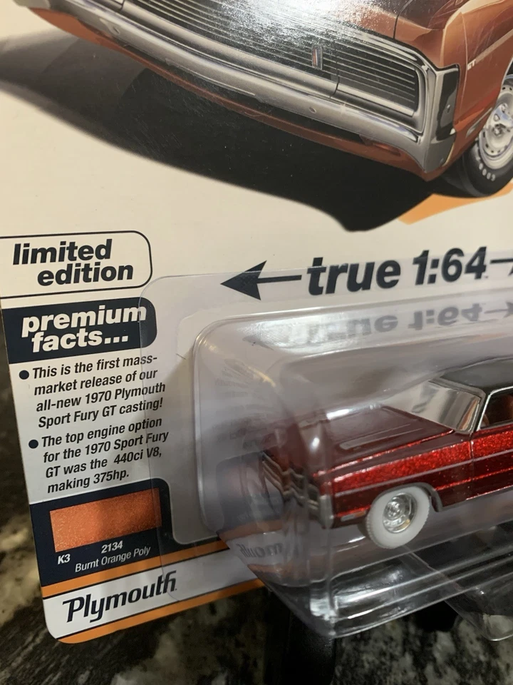 Ultra Red Chase 1970 PLYMOUTH SPORT FURY GT 1/64 de Auto World 64512-AWSP192 A Foto 3 de 4