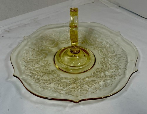 Vintage 1930s Lancaster Center-Handle Topaz Yellow Depression Glass Platter/Tray - Picture 2 of 4