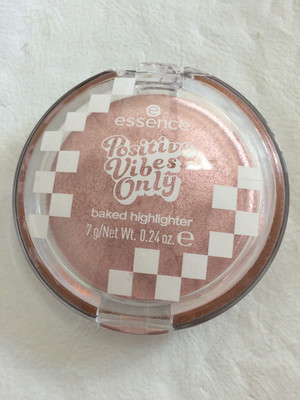 essence Positive Vibes Only baked highlighter 7 g - 01 Light Up Your Day!