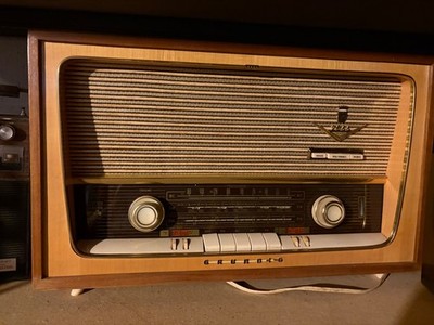 Vintage Grundig 2066 AM/FM/SW Radio