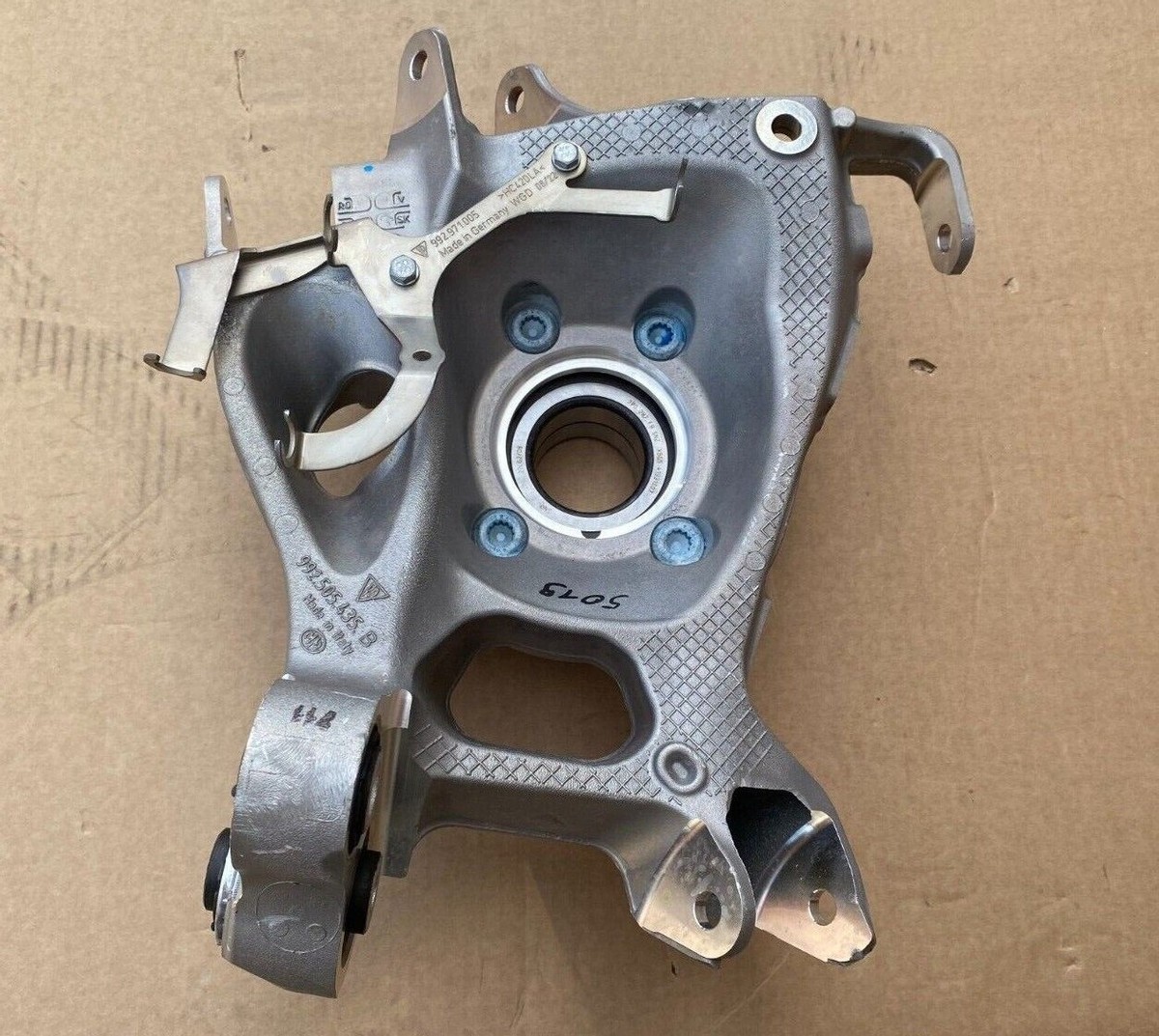 Porsche 911 992 Achsschenkel Achse Radträger Nabe hinten rechts