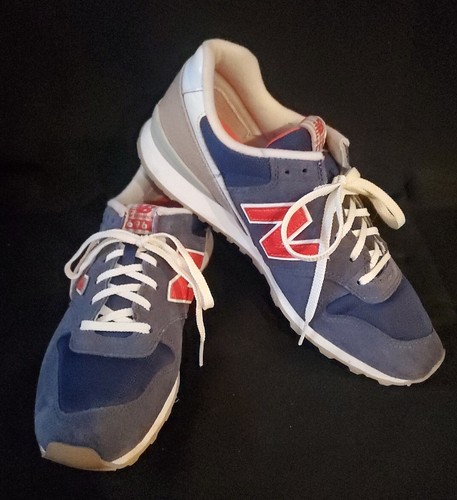 New Balance 696 Damen-Wildleder-Sneaker Schuhe marineblau Farbe US-Größe 9,5 EUC!