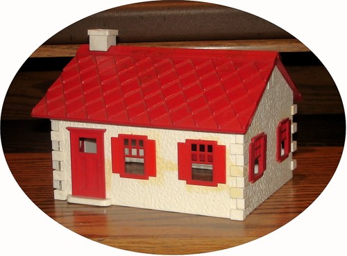 BACHMANN - PLASTICVILLE CAPE COD HOUSE KIT (A) O/S Scale Train