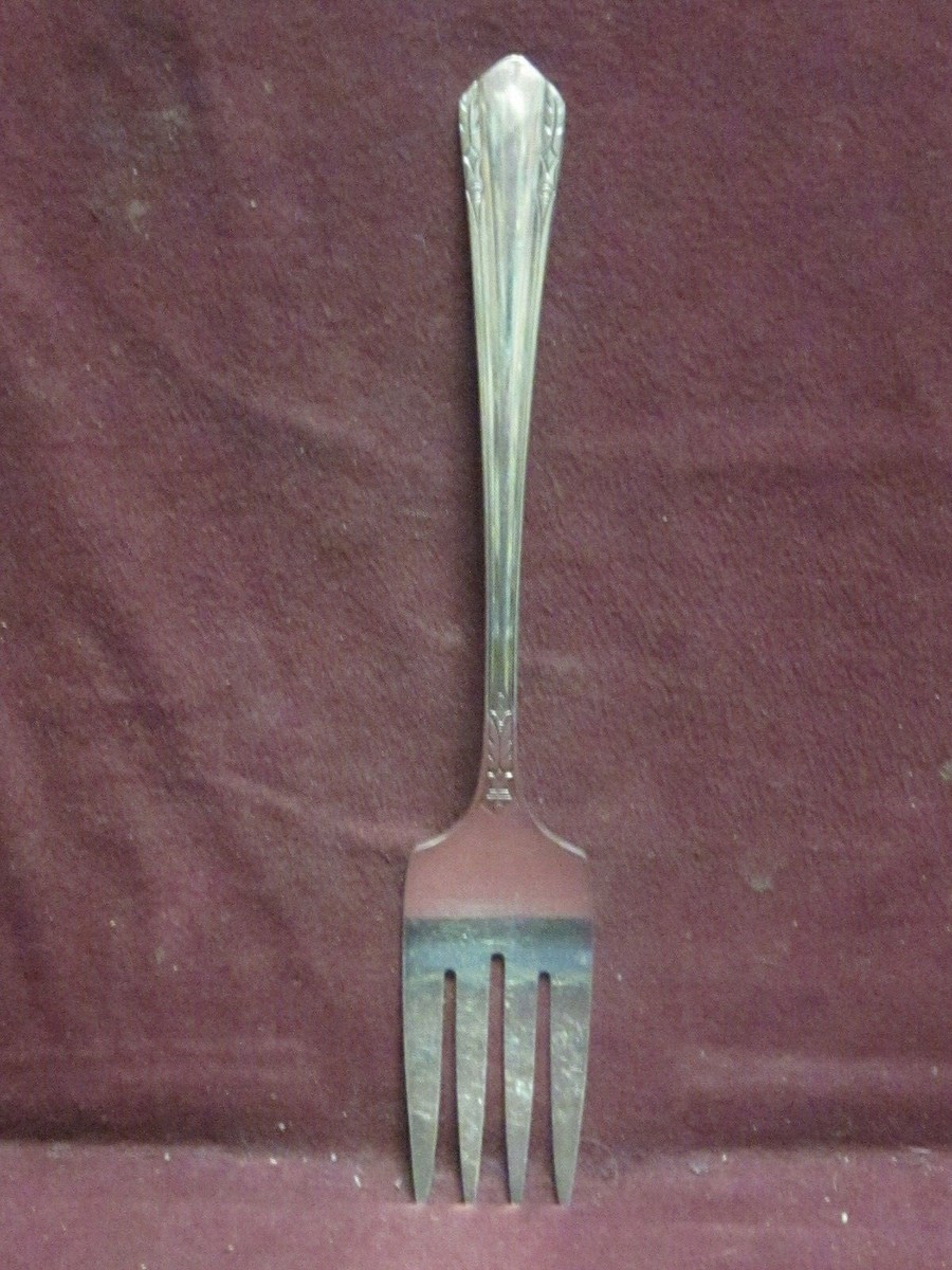 Wm A Rogers MALIBU PATTERN COLD MEAT FORK 8 1/2