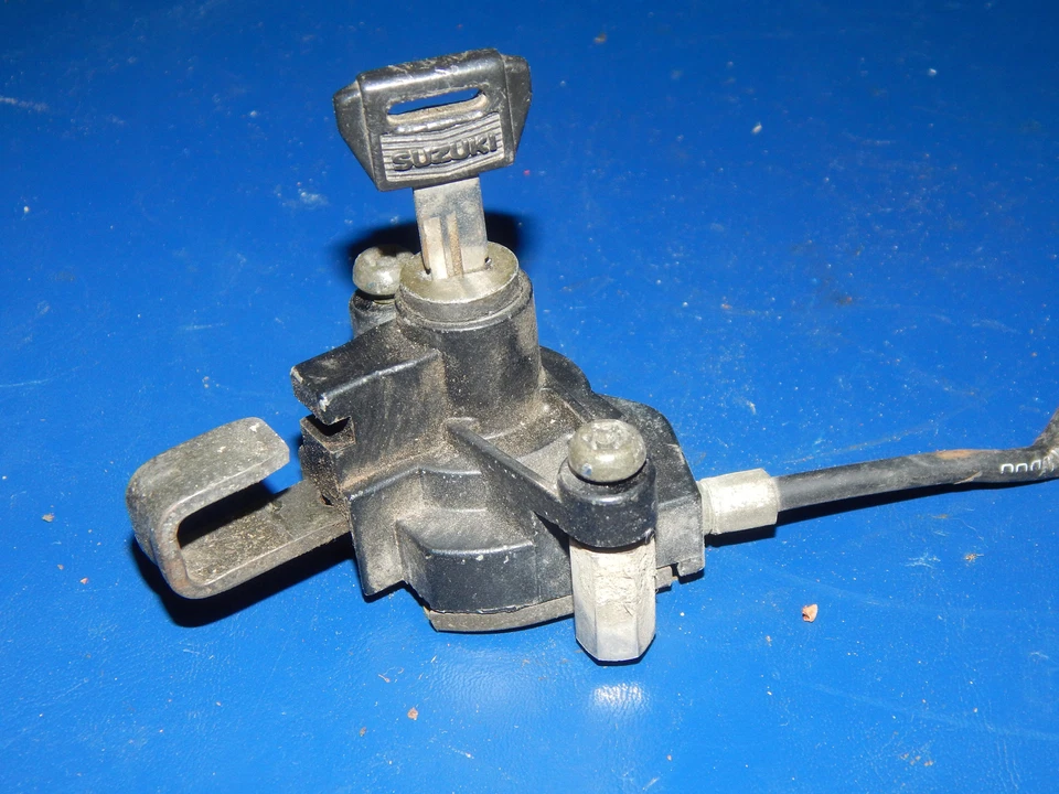 Suzuki Bandit GSF 400 1993 asiento casco bloqueo + placa llave + soporte Foto 2 de 4