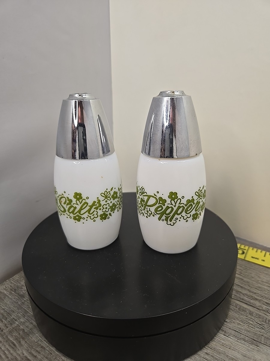 Vintage Gemco Green Crazy Daisy Salt and Pepper Shakers - Pyrex