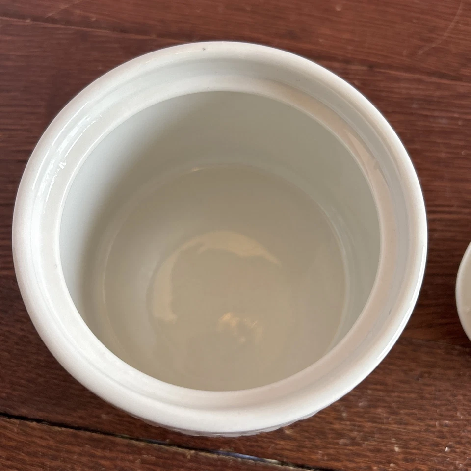 Oneida Majesticware Basket Weave Sugar Bowl w/lid White - Image 4 of 4