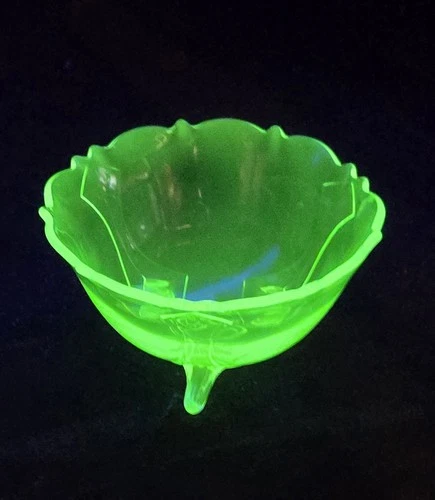 Vintage LE Smith 3 Toed Green Vaseline Glass Mt Pleasant Mayonnaise Serving Bowl