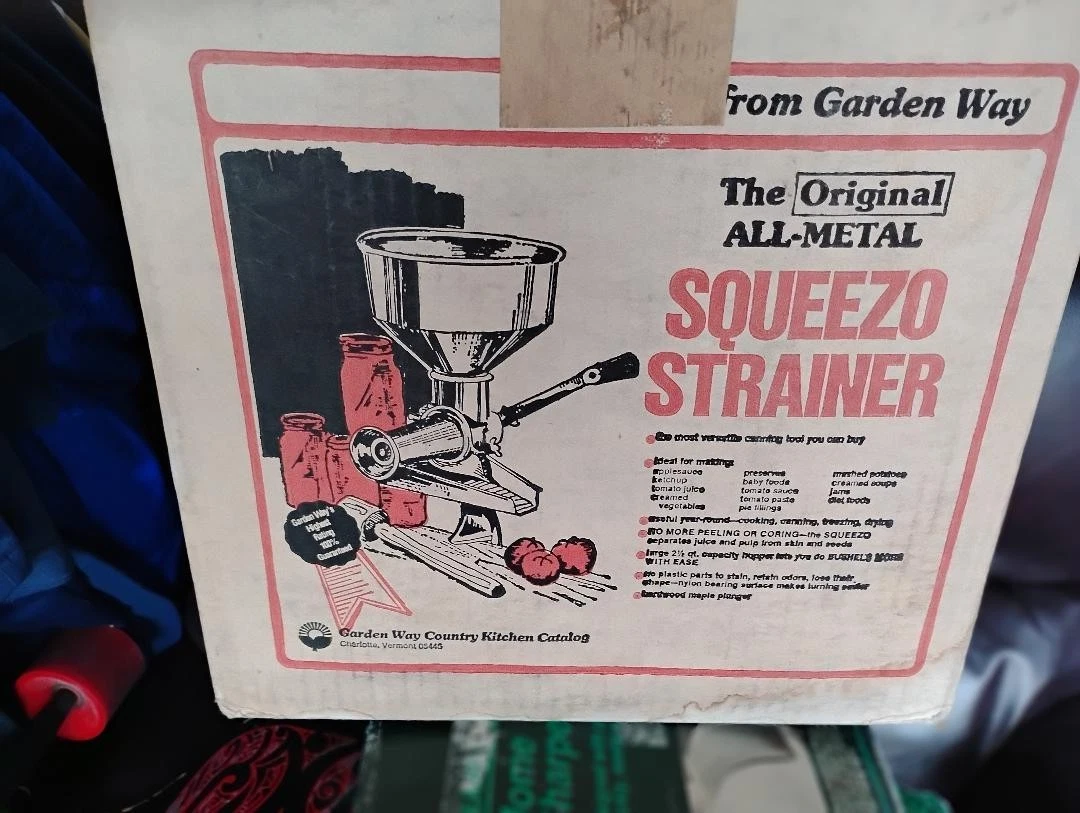 MINT- NEW IN BOX Vintage SQUEEZO Strainer Model 400-TS Canning~ Juicer w manual
Opens in a new windo