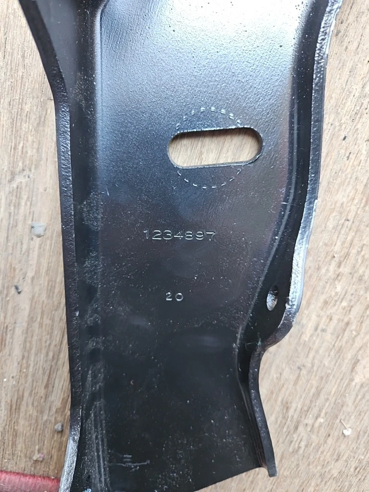 1969 1970 Buick Electra 225 задний бампер кронштейны крепления, 1234897 и 1234896 - Изображение 3 из 4