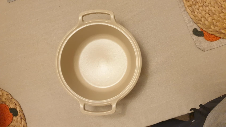 New Emile Henry France Sublime Dutch Oven Creme Color 4-Quart Elegant Cookware - Image 3 of 4