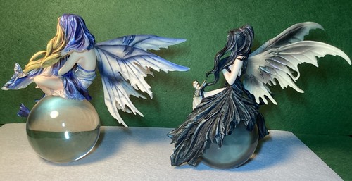 2 Munro - Nene Thomas Resin Skulpturen; geflügelte Feen NT122 blau & NT123 schwarz - Bild 8 von 14