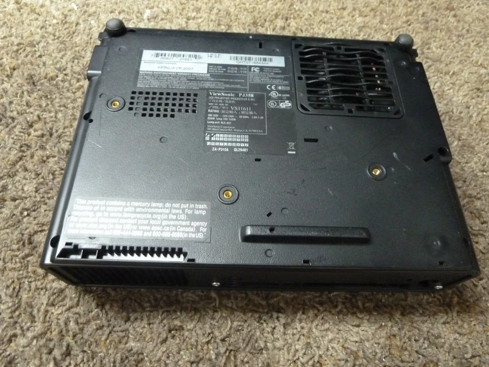 ViewSonic PJ358 XGA 3LCD Projector 2000 Lumens for parts - Image 2 of 4