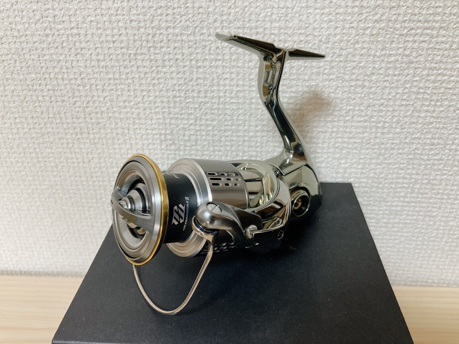 Shimano Stella C3000 (2018) 5.3:1 12/1 Spinning Reel - Silver for