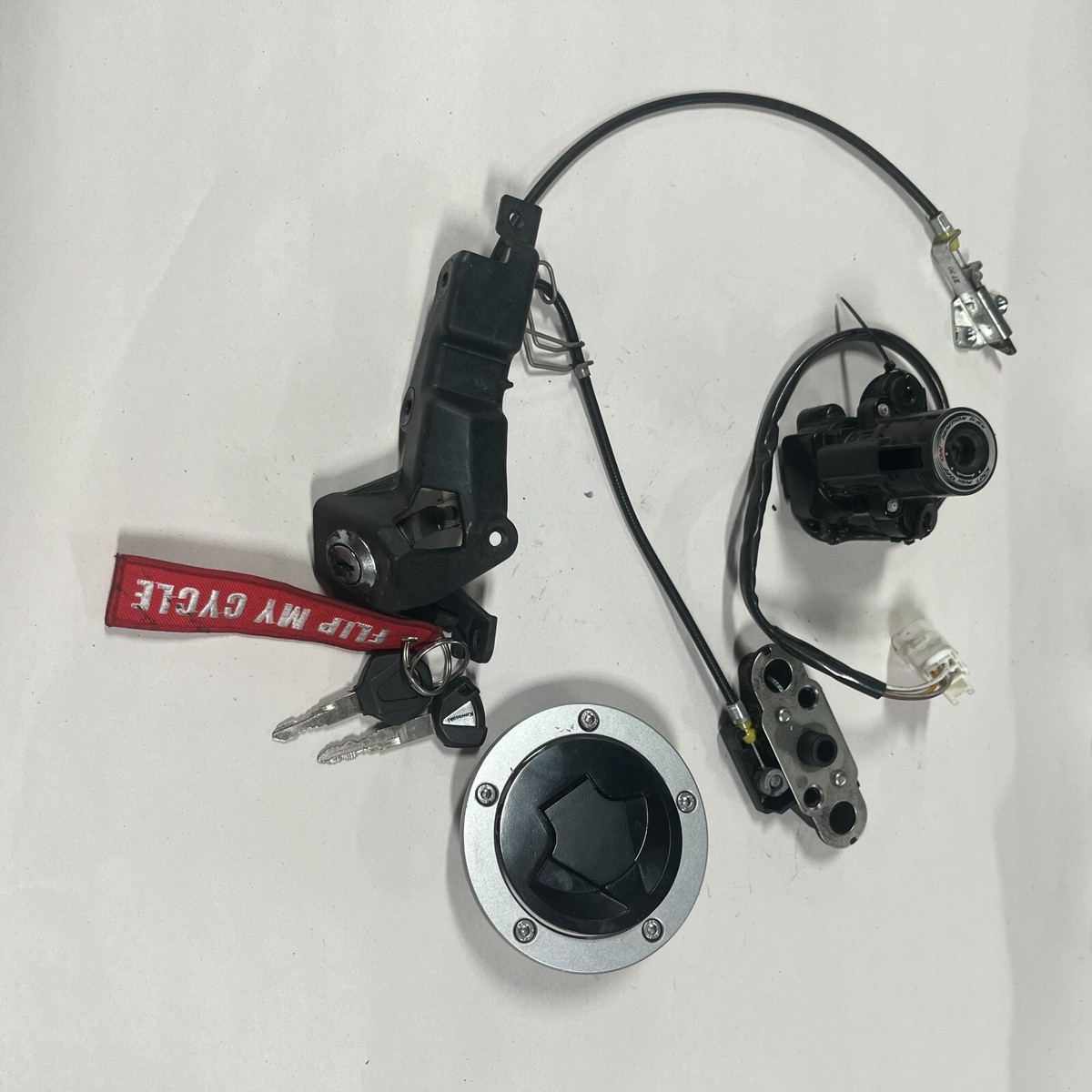M。 USED OEM 12-23 KAWASAKI NINJA ZX14 IGNITION SWITCH SEAT LOCK CABLE