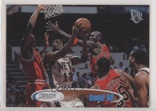 1998-99 Topps Stadium Club ( in Background) Kendall Gill Michael Jordan HOF 0ho5