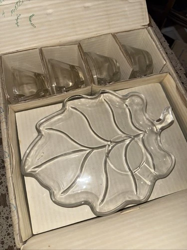 Vintage Federal Glass Homestead Snack Set 4 Plates 4 Cups In Original Box Leaf