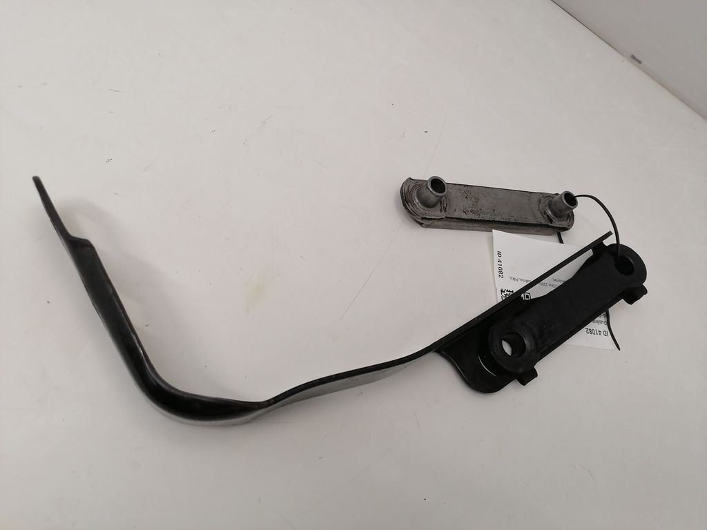 Mercedes-Benz E W212 W204 Muffler mount bracket holder A2044928741 