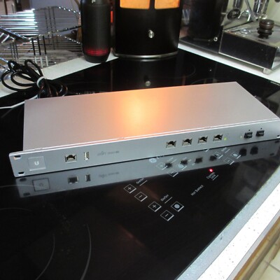 Ubiquiti Networks Unifi USG-PRO-4  port Security Gateway Enterprise Router