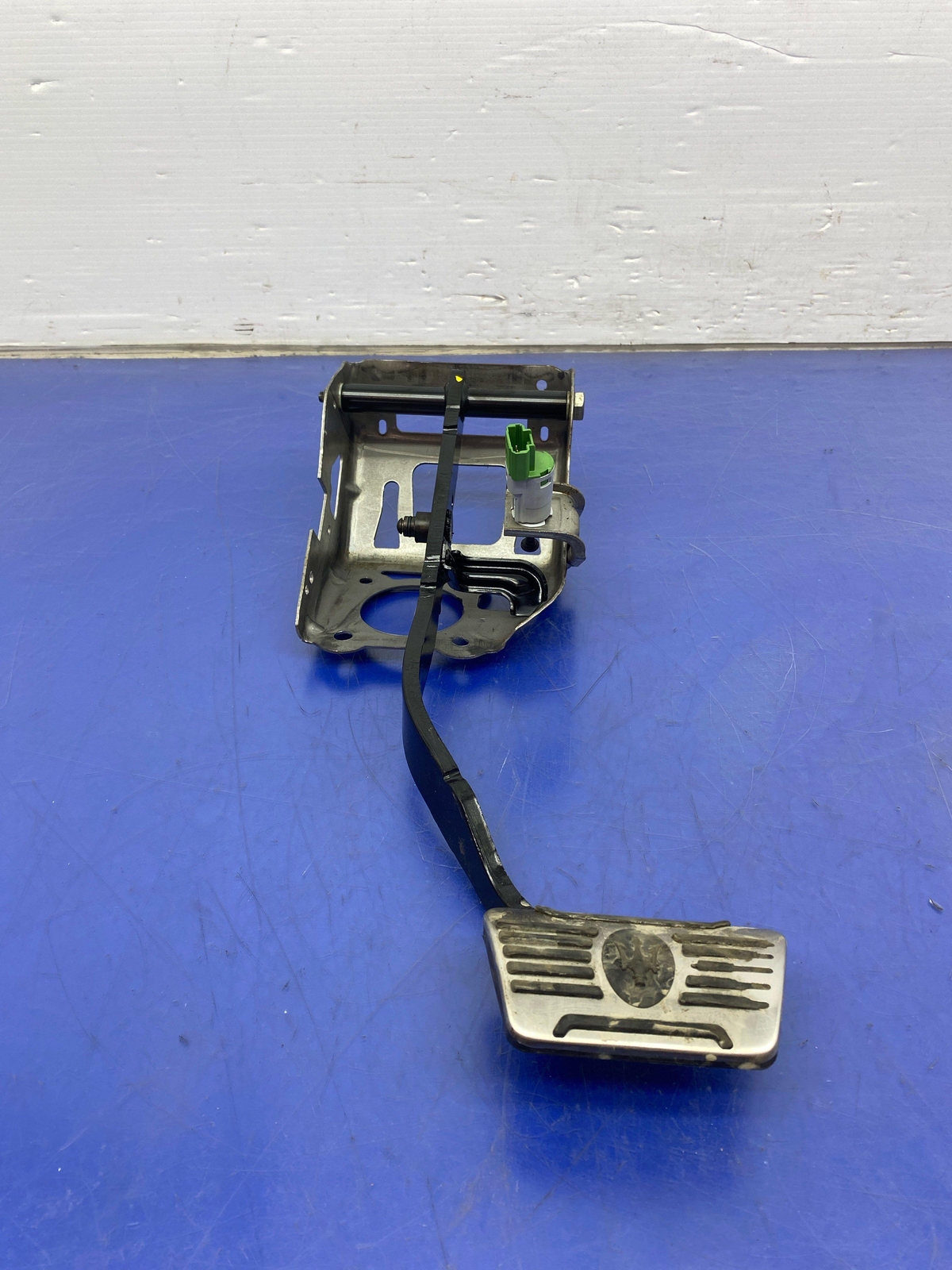 2017 - 2020 MASERATI LEVANTE M161 OEM BRAKE PEDAL ASSEMBLY 06700311050