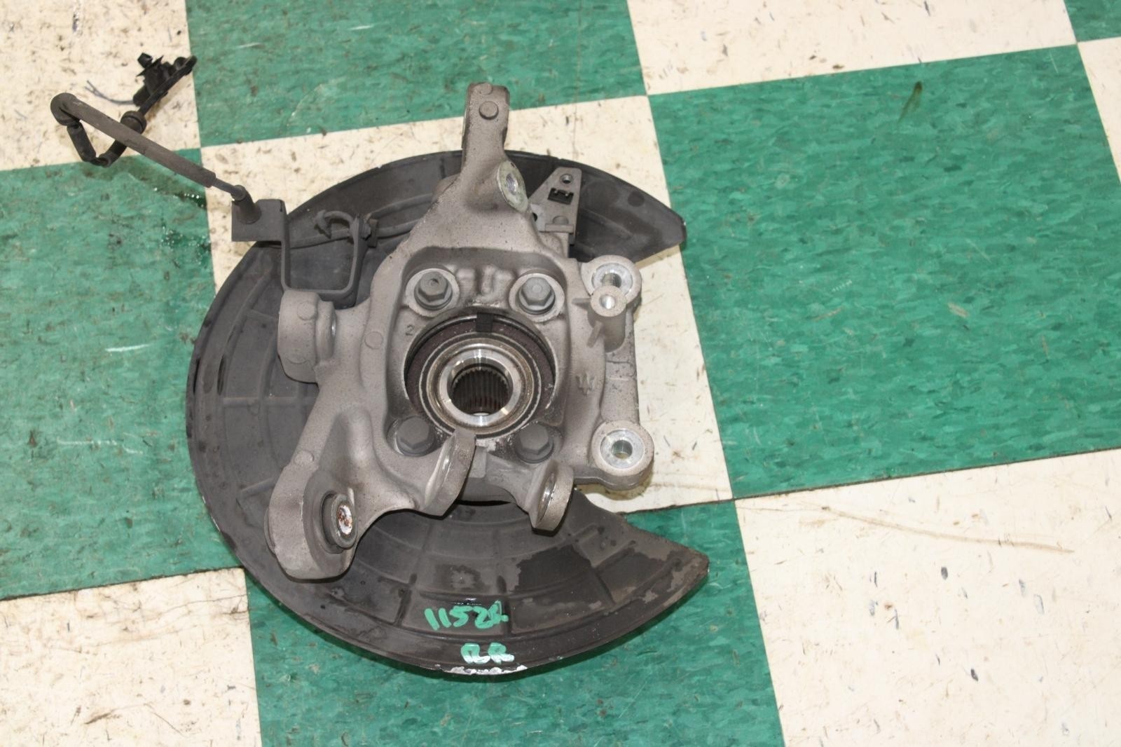 Maserati Ghibli 2014-2021 Rear Right Steering wheel hub