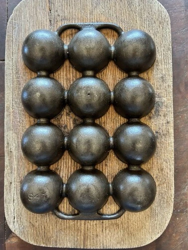 Griswold Cast Iron No.9 Golf Ball Baking Pan with 12 Cups P/N 947