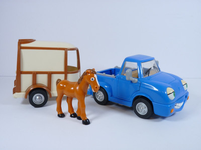 Chevron Cars Pete Pick-Up & Horace 'N Trailer with Horse - R6
