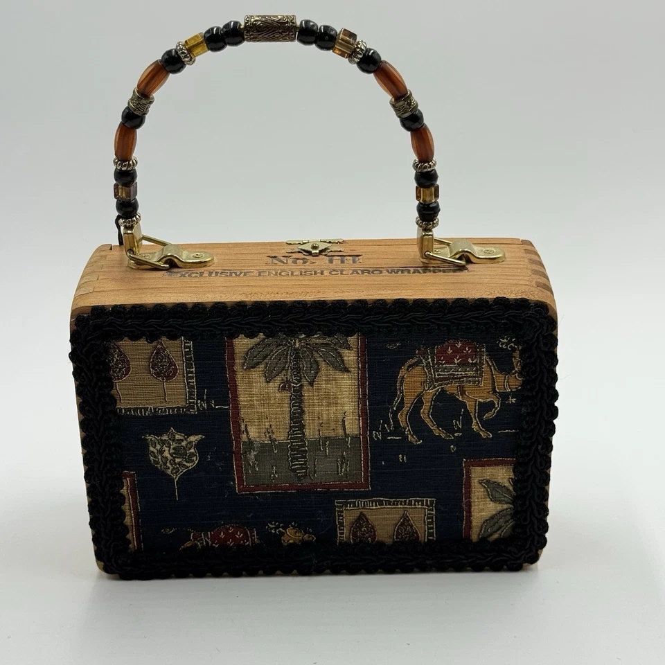 Cartera caja cigarros madera con tapiz camello tela borla cuentas mango y espejo Foto 3 de 4