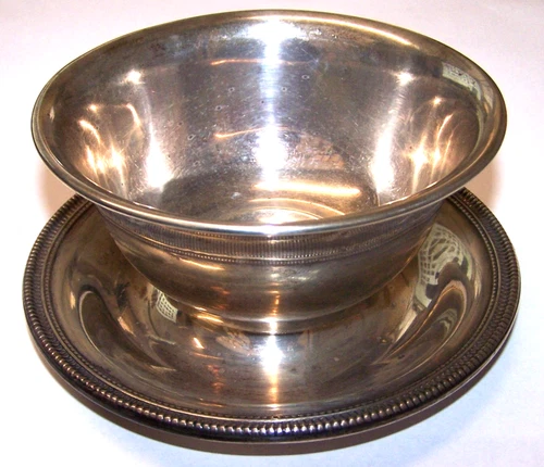 Reed Barton Sterling Silver Gravy Bowl with plate attached 166 gram. Marked X513