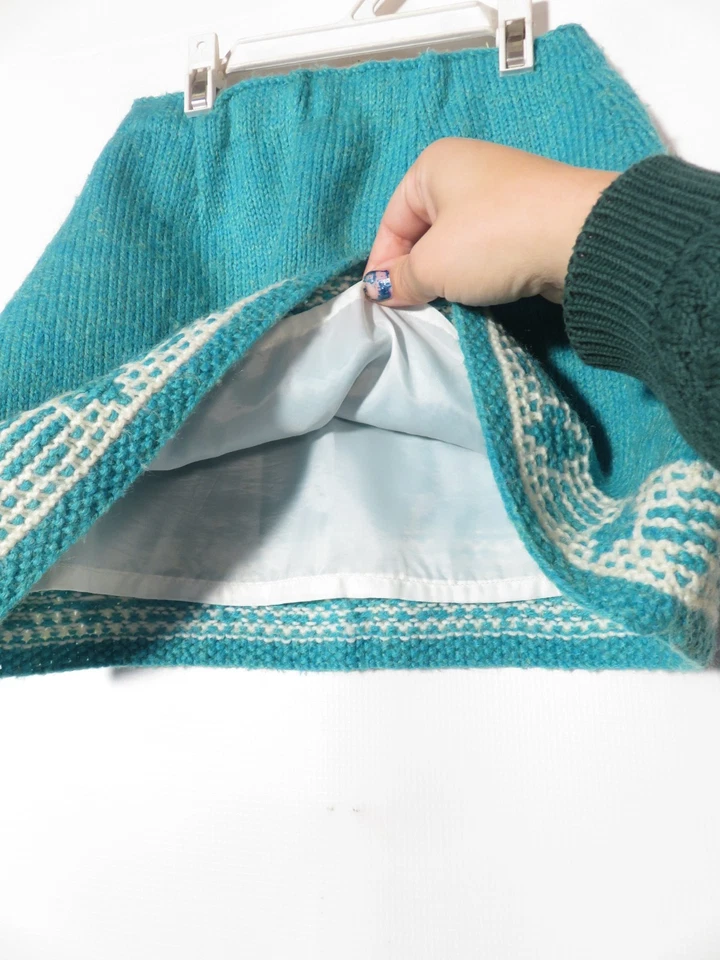 Vintage Kids Traditional Swedish Wool Hand Knit 2 Piece Skirt Set Size 6 - Image 4 of 4