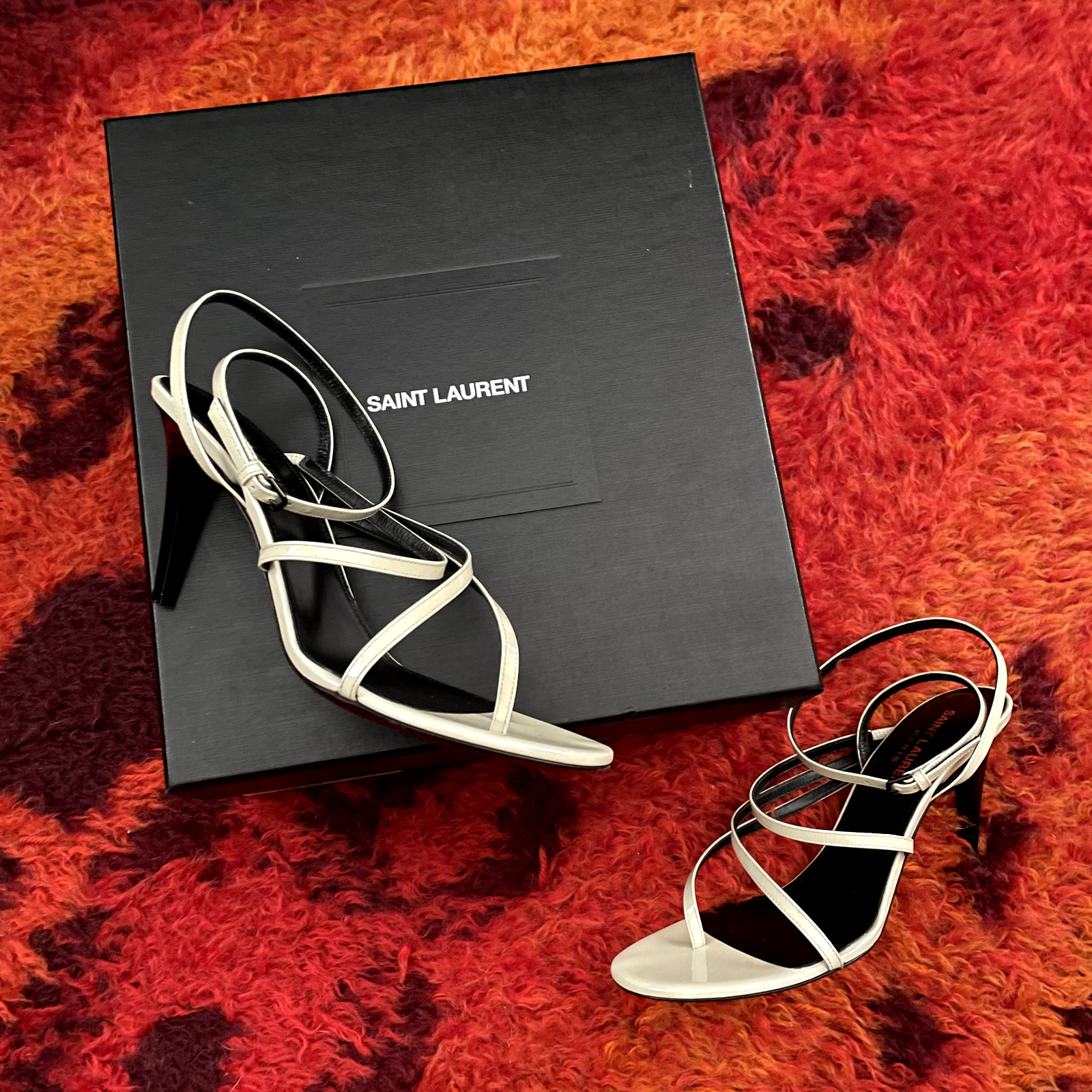 Saint Laurent Tacchi con cinturini in pelle verniciata grigia 37 FOMO fomo585 fomoroc