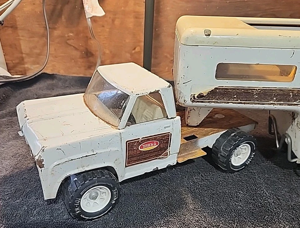 Remolque cámper y camión Tonka de quinta rueda de colección años 70. ACERO EE. UU. Foto 2 de 4