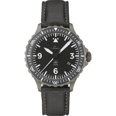Hamburg DIN 8330 | Black Dial Wristwatch 862164