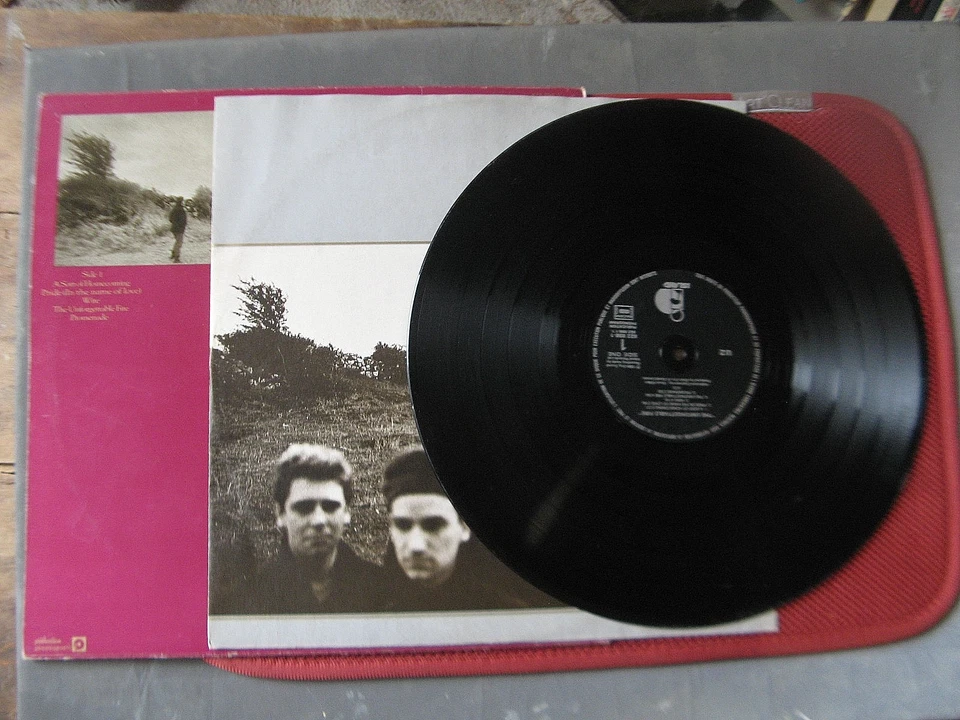 ++"547.6"     33 TOURS   U2 The Unforgettable Fire,   1984 - Photo 2/2