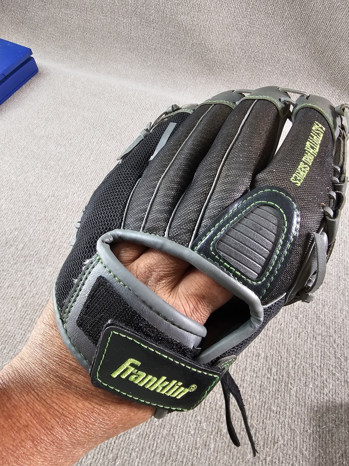 Gant Softball Franklin Fastpitch Pro 12" – Gaucher, Sans Effraction, Neuf, Gris Avec Surpiqûres Roses