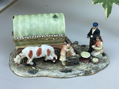 ARORA SECRETS VINTAGE, VERBORGENER SCHATZ CHARMANTE ZIGEUNERWOHNWAGENSZENE MIT FAMILIE.