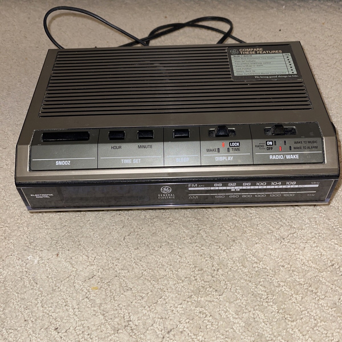 VINTAGE General Electric GE Alarm Clock Radio Model No. 7-4642F AM