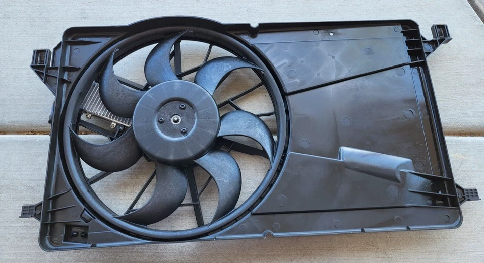 Conjunto de ventilador de refrigeración 621270 compatible con Mazda Mazda3 2004-2009, negro Foto 2 de 4