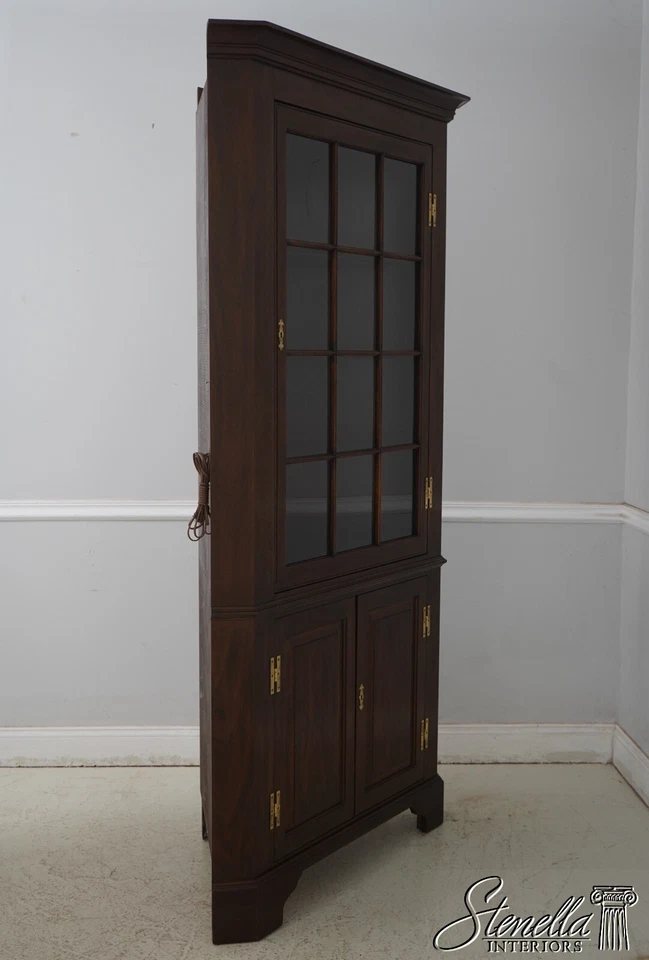 68199: Gabinete de porcelana de esquina de 12 paneles de caoba Henkel Harris Foto 2 de 4