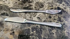 LOT OF 2 VINTAGE S/S EMPIRE CROCKERY🇰🇷 AIR CANADA 🇨🇦 AIRLINES🛩 MEAL KNIVES