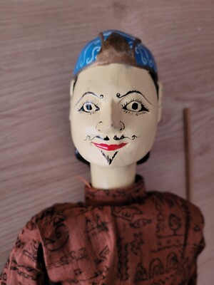 Authentique marionnette indonésienne artisanale en bois & tissu hauteur